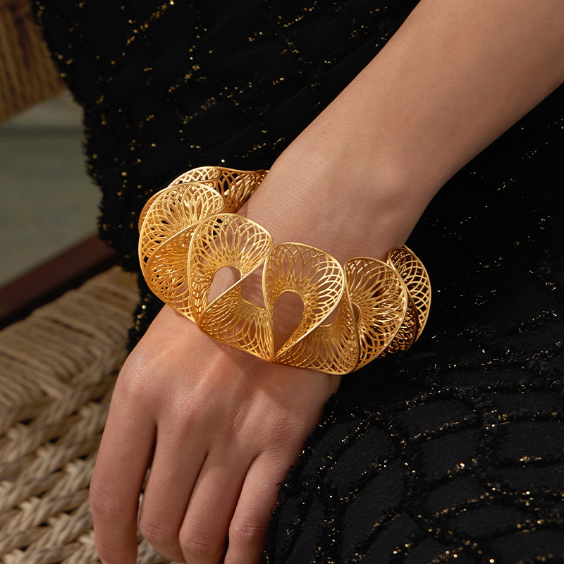 VAROLE Luxury Petal Bangle For - Women'S Fashion Website 리뷰 및 가격